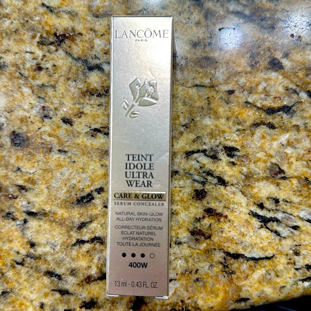 Lancome Teint Idole Ultra Wear Care & Glow Serum Concealer .43oz/13mL Shade 400W